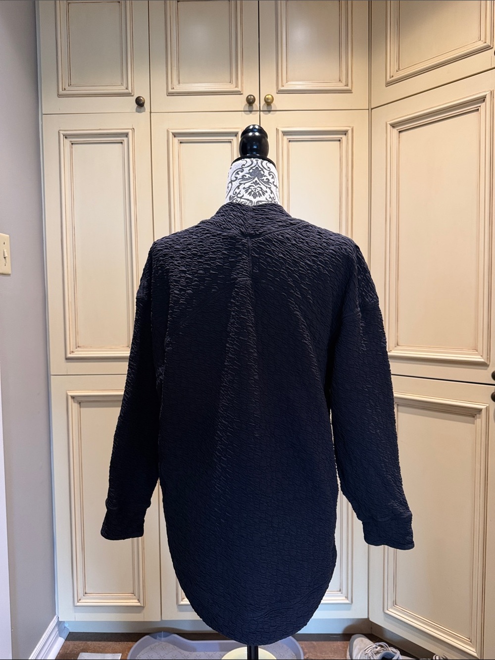 Lululemon Rippled V-Neck Pullover - Picture 2 of 5